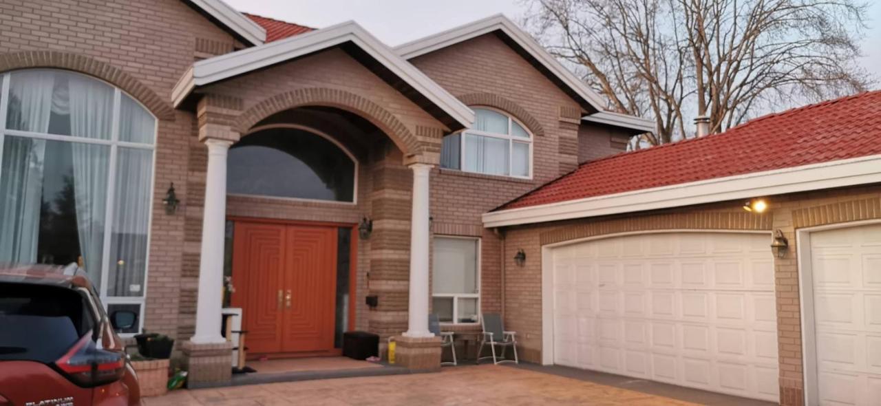Private Suite With Separated Entrance Richmond Exterior photo